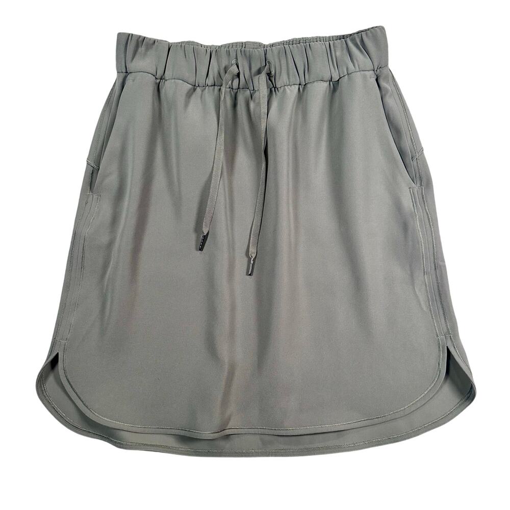 Lululemon On The Fly Skirt Woven Women's 8 Grey Sage  Drawstring Pockets Travel
